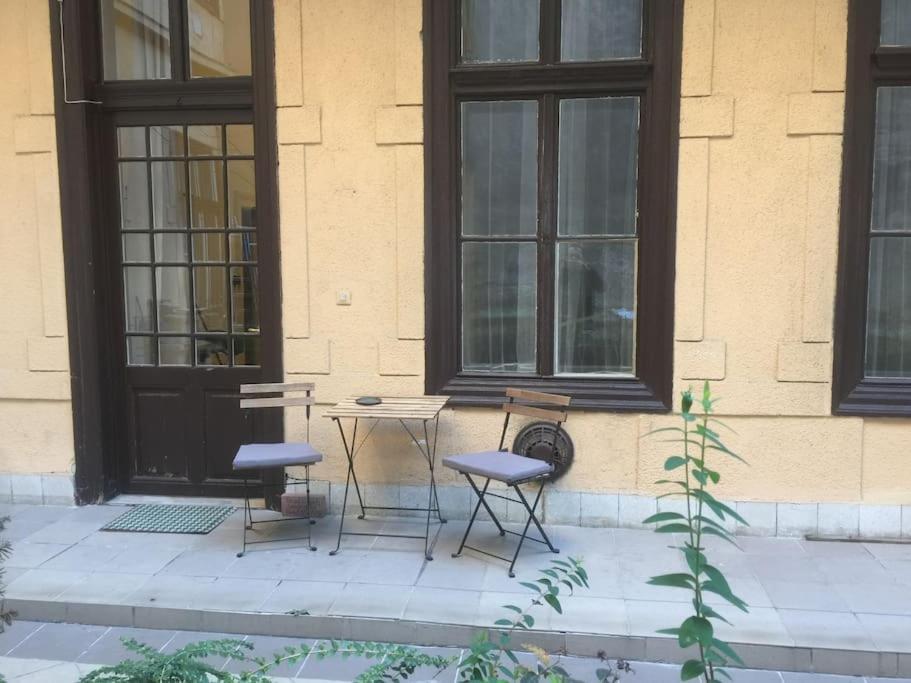 Central Apartment Kiraly Street Boedapest Buitenkant foto