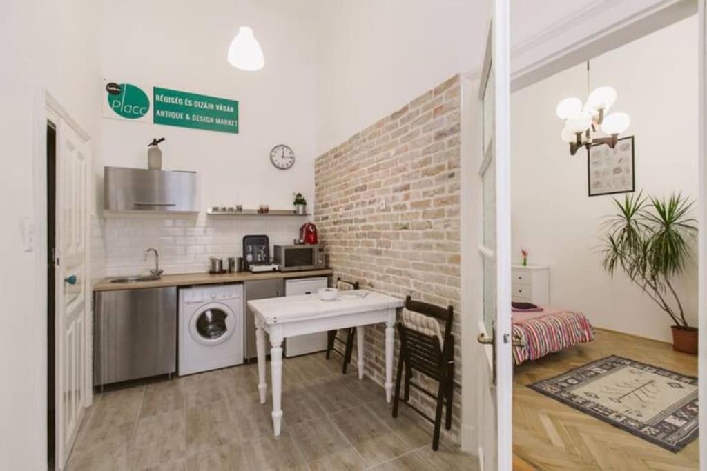 Central Apartment Kiraly Street Boedapest Buitenkant foto